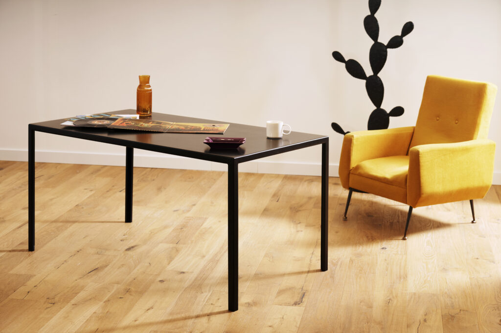 Tavolo 2 con oggetti