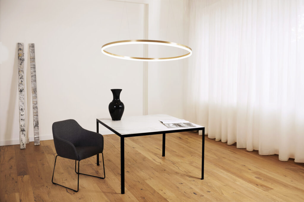 Tavolo 7 con oggetti